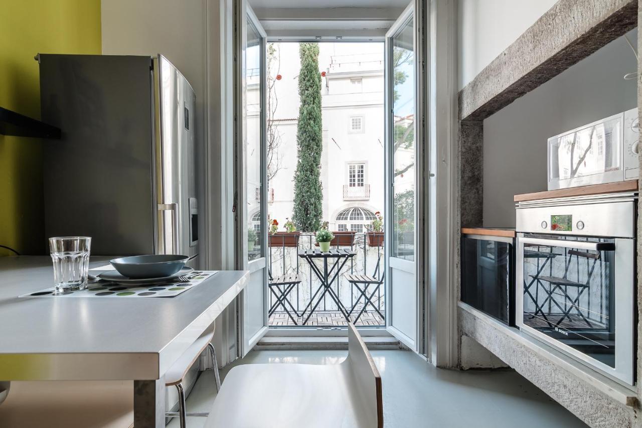 Elegant 3 Bedroom Flat With View In Principe Real ลิสบอน ภายนอก รูปภาพ